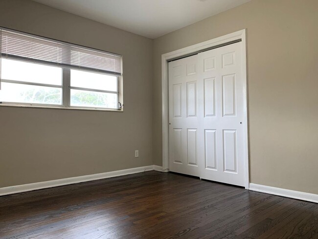 Building Photo - 4 Bedroom 2 Bath Spacious Home