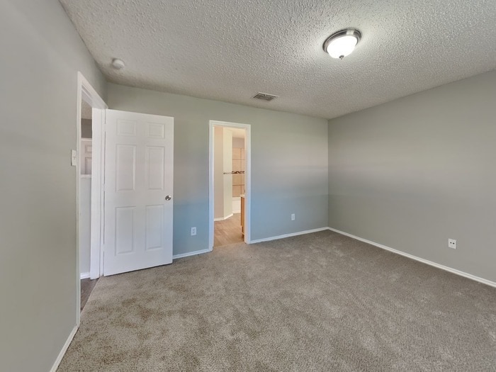 Building Photo - 3014 Pepperidge Dr E