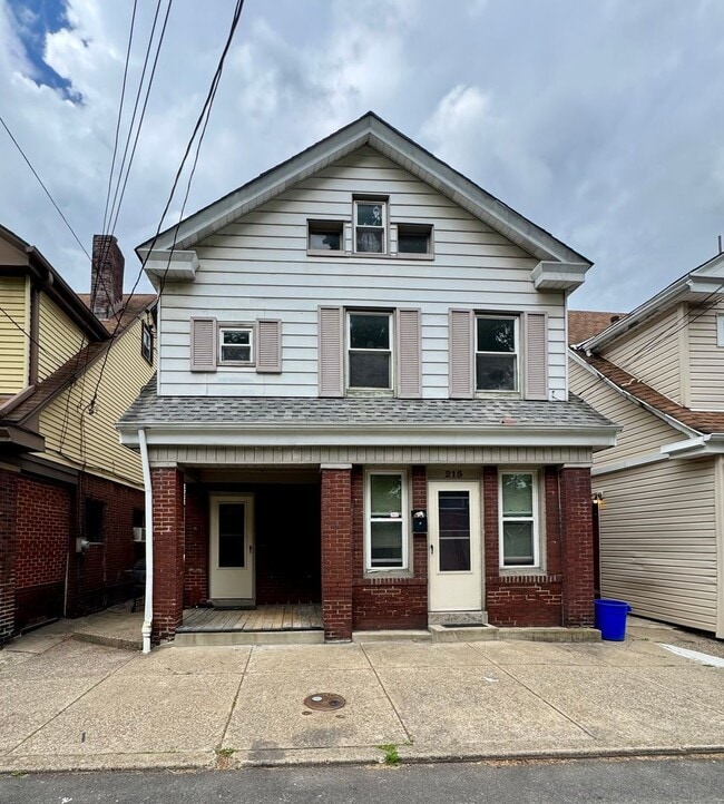 Building Photo - 215 Spencer Ave