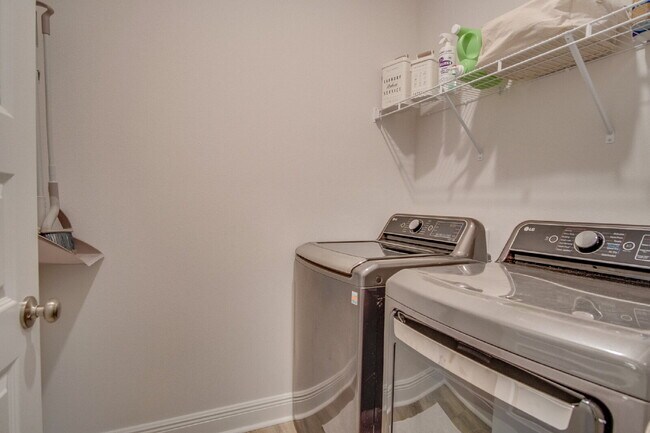 Building Photo - Modern 4BR/3BA Home with Loft, Spacious Yard & Blackwater Reserve Resort-Style Amenities