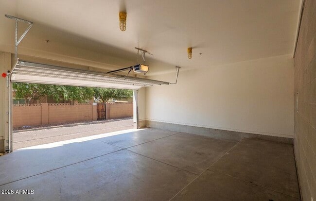 Building Photo - 1111 W University Dr