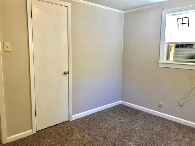 Building Photo - 905 4th St