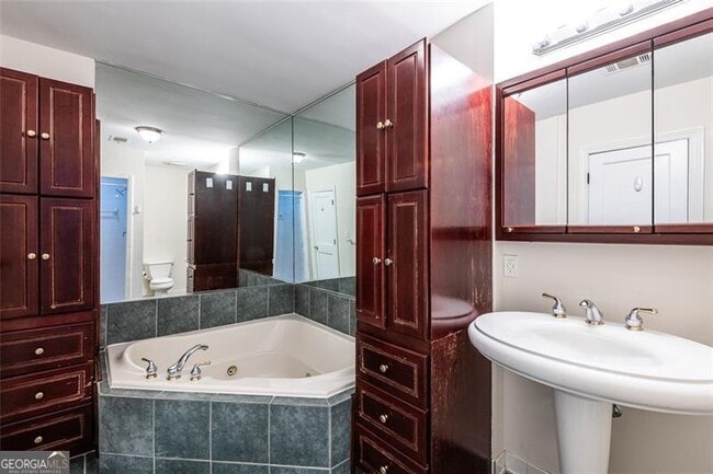 Building Photo - 1205 Spring Valley Ln NE