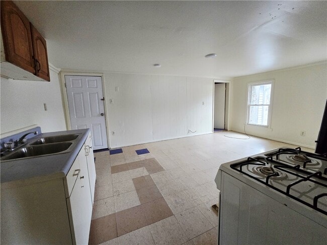 Building Photo - 130 E Elisha St