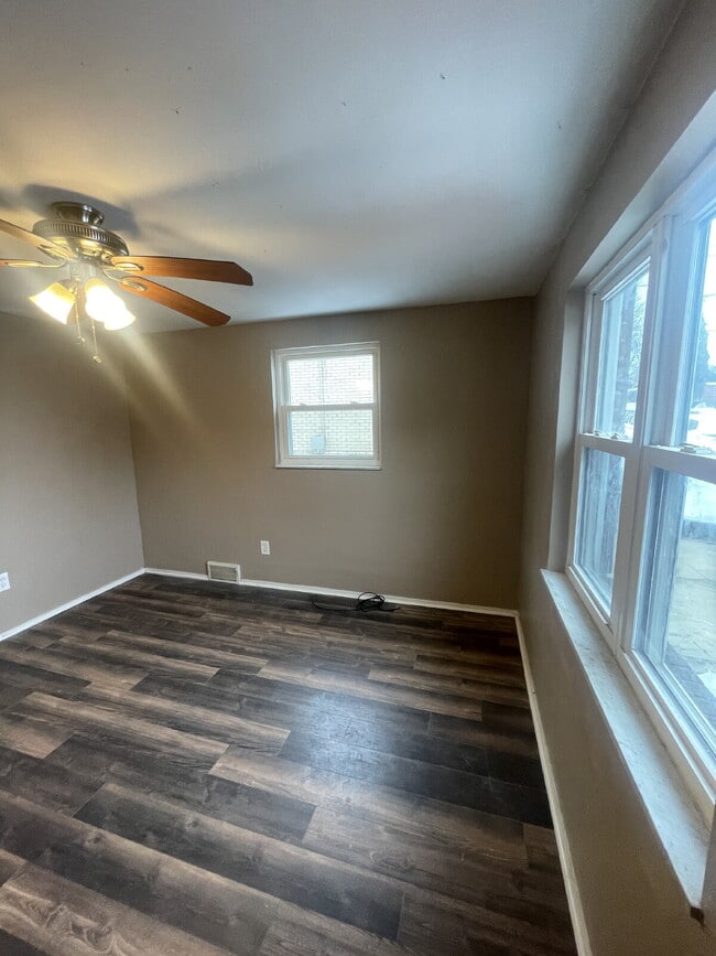 Building Photo - 149 Parkwood Rd