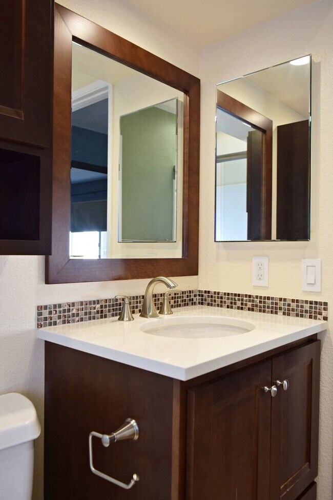 Building Photo - Modern 2 Bed 2.5Bath Townhome with Garage, Balconies & In-Unit Laundry in Linda Vista