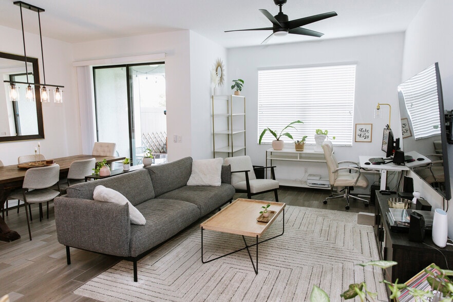Living space - 2471 Golden Pasture Cir