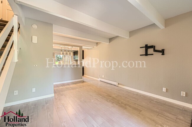 Building Photo - Charming Home Near Parks and Trails in Por...