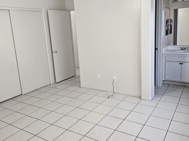 Building Photo - 13987 El Cajon Dr