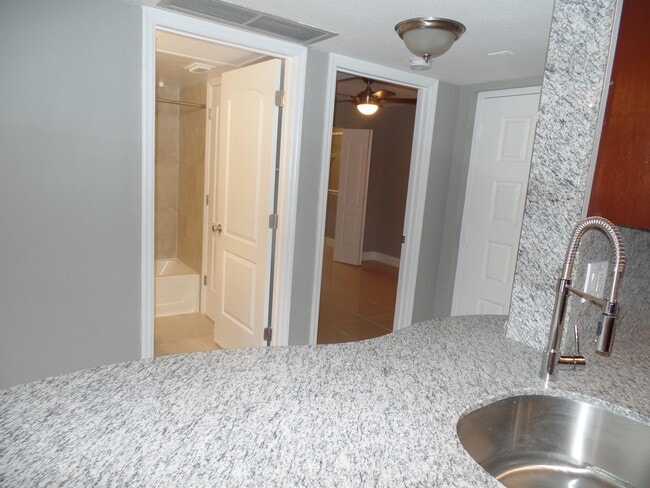 Building Photo - 2890 N Oakland Forest Dr