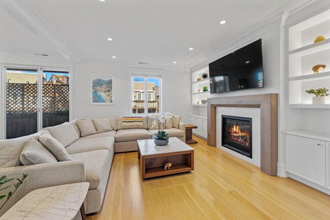 Building Photo - 736 W Melrose St