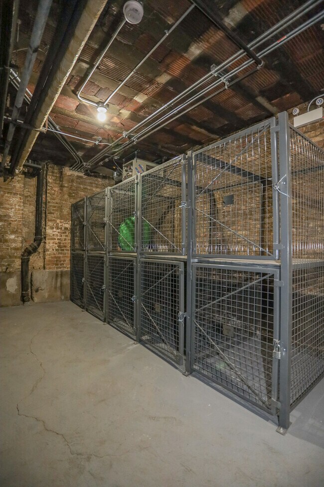 Building Photo - 4400 N Hamilton Ave