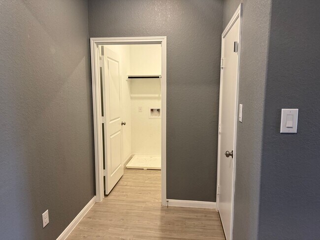 Building Photo - Spacious 5-Bed, 3-Bath Home in Brookmill –...
