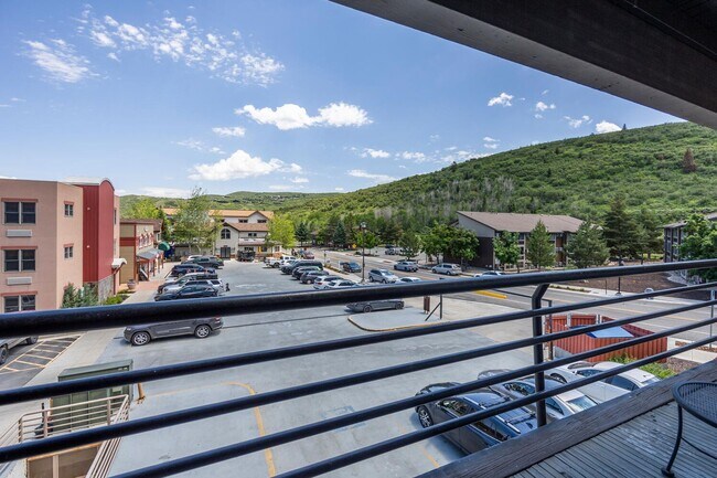 Building Photo - Conveniently Located Condo in Prospector S...