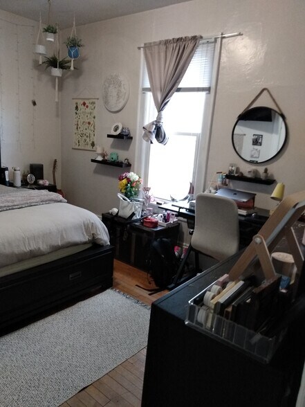 Building Photo - 2948 N Newhall St