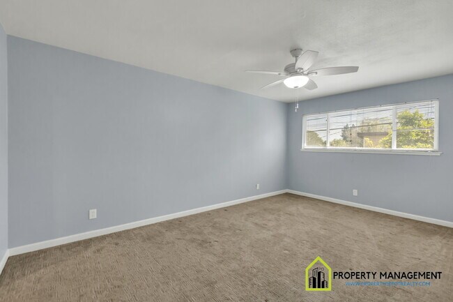 Building Photo - Charming 3-Bed Oasis with 2 Full Baths in Sacramento's Serene Pocket Neighborhood