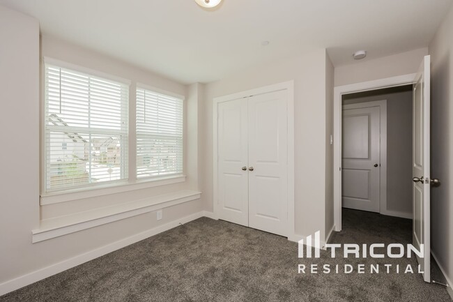 Building Photo - 210 Holbeck Cir