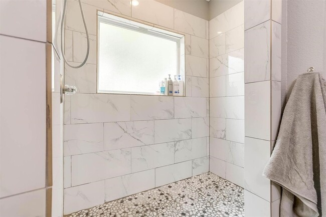 Building Photo - Great 4 Bed, 2 Bath in South Arlington- Mansfield ISD-  76001