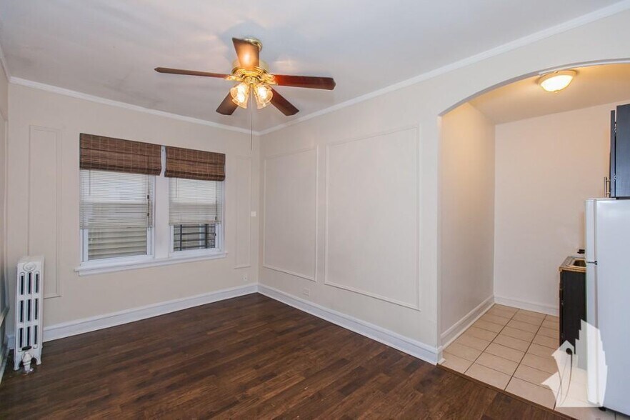 Building Photo - 2850 N Burling St