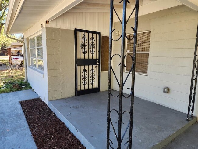 Building Photo - 3904 W Walnut St