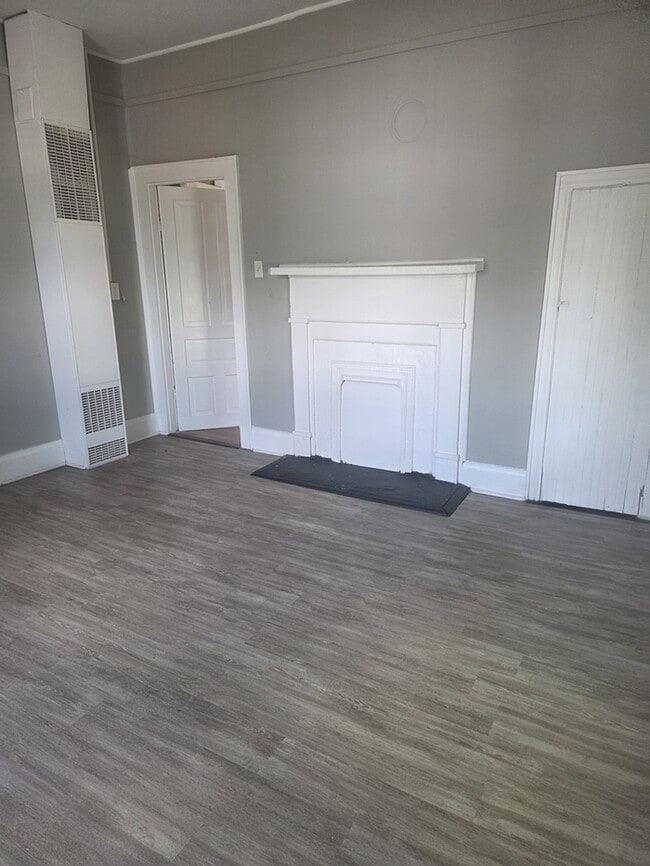 Building Photo - Charming Historic Bungalow