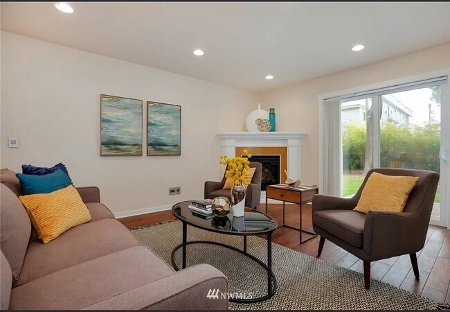 Building Photo - Spacious 5 bedroom home in desirable North Seattle Location!