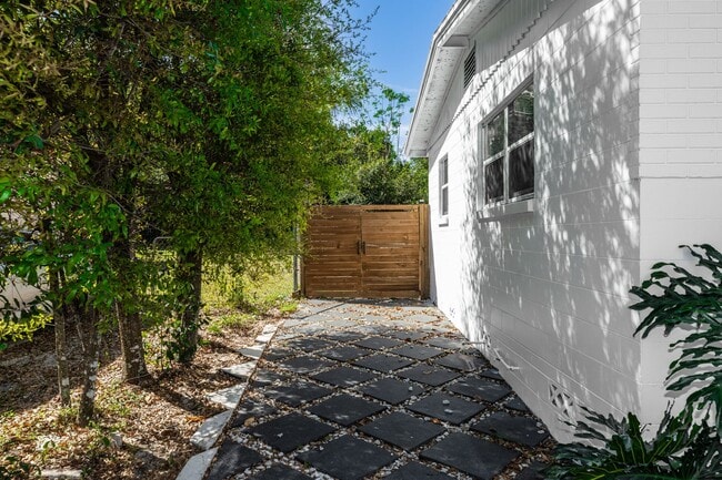 Building Photo - 5508 Meridian Way