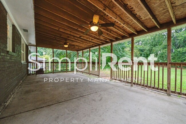 Building Photo - 1727 McKenzie Dr