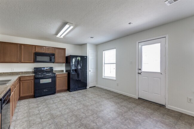 Building Photo - 29519 Legends Bluff Dr