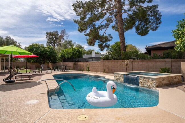 Building Photo - 14836 N Moon Valley Dr