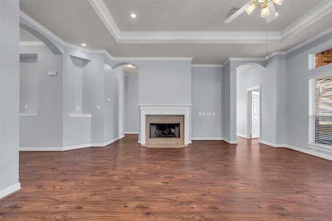 Building Photo - 35 W Pines Dr