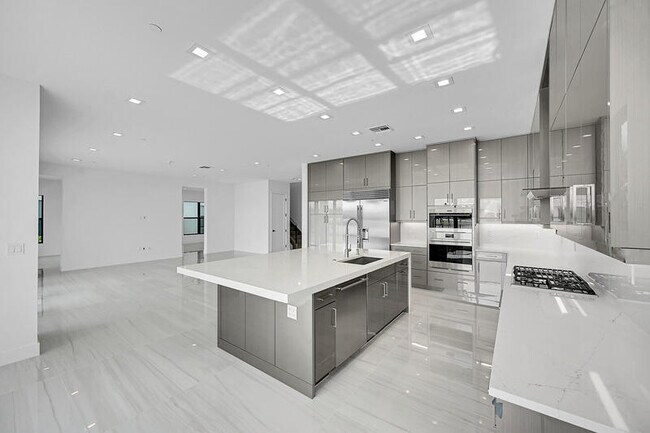 Building Photo - 9979 Migration Pt