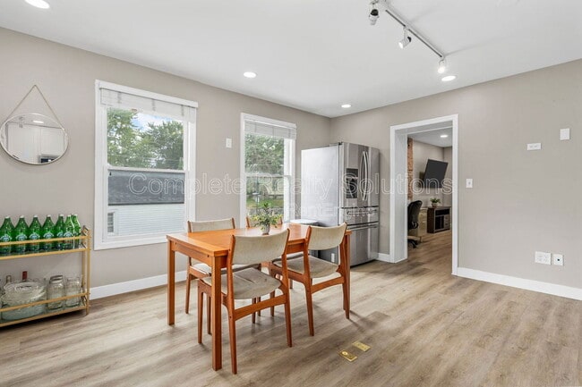 Building Photo - 620 S Benton Ave