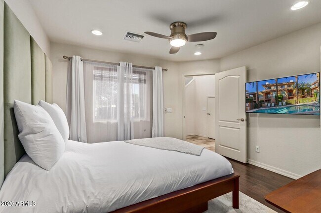 Building Photo - 6940 E Cochise Rd