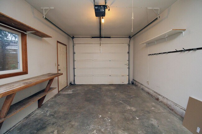 Building Photo - 224 NE 127th Ave