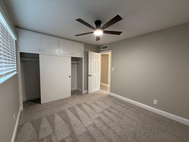 Building Photo - 2 Bedroom 1 Bath for rent!