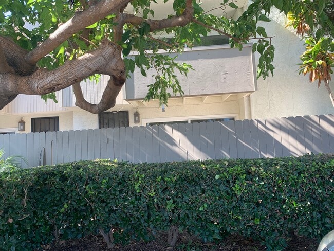 Building Photo - 16765 Barefoot Cir