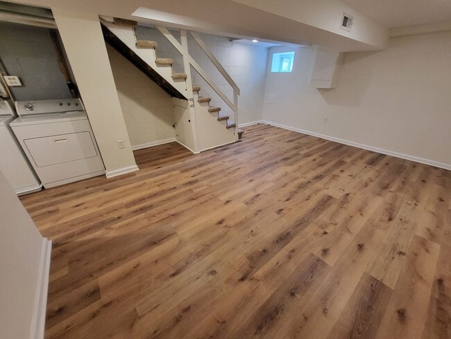 Building Photo - 3 Bed w/ Finished Basement