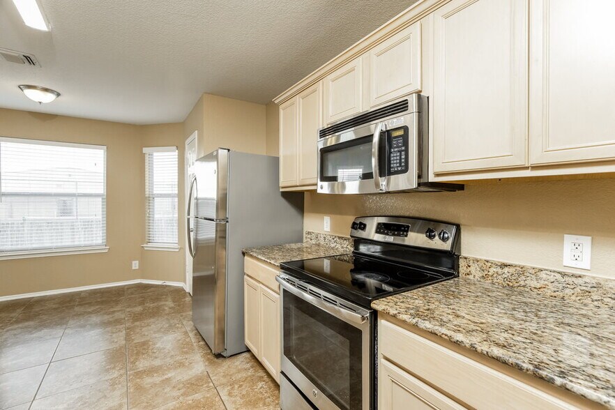 Building Photo - 135 Woodstone Loop