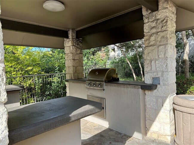Building Photo - 6000-10 Shepherd Mountain Cove