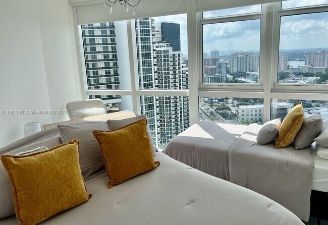 Building Photo - 18201 Collins Ave