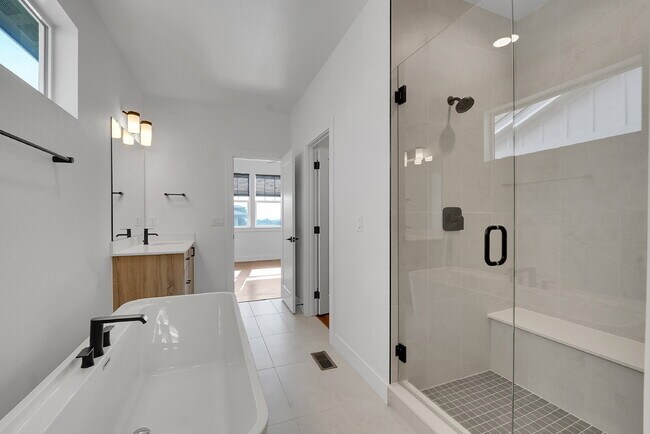 Building Photo - $3,195 - 3 Bed, 2.5 Bath Home in Thornton ...