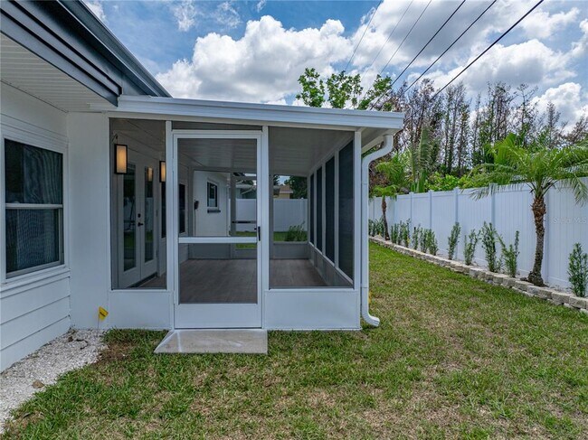 Building Photo - 6709 Cardinal Dr S