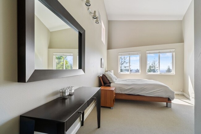 Building Photo - Sleek, spacious 3-bdrm/2.5-bath contemporary in SW Hills. Office, wine cellar, views, near Washin...