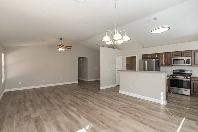 Building Photo - 655 Camp Hill Rd