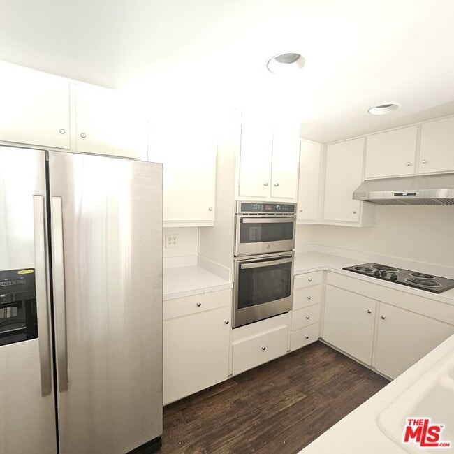 Building Photo - 2170 Century Pk E