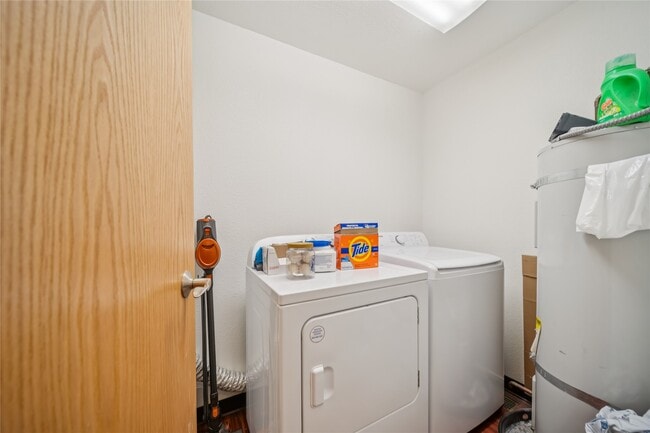 Building Photo - 424 E Dogwood Ave