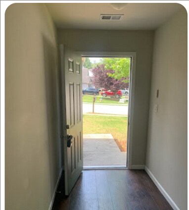 Building Photo - 4404 Ravenwood Dr