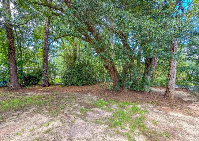 Building Photo - 3200 Langley Cir