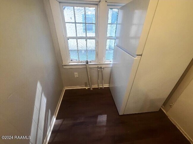 Building Photo - 1063 Mouton Ave